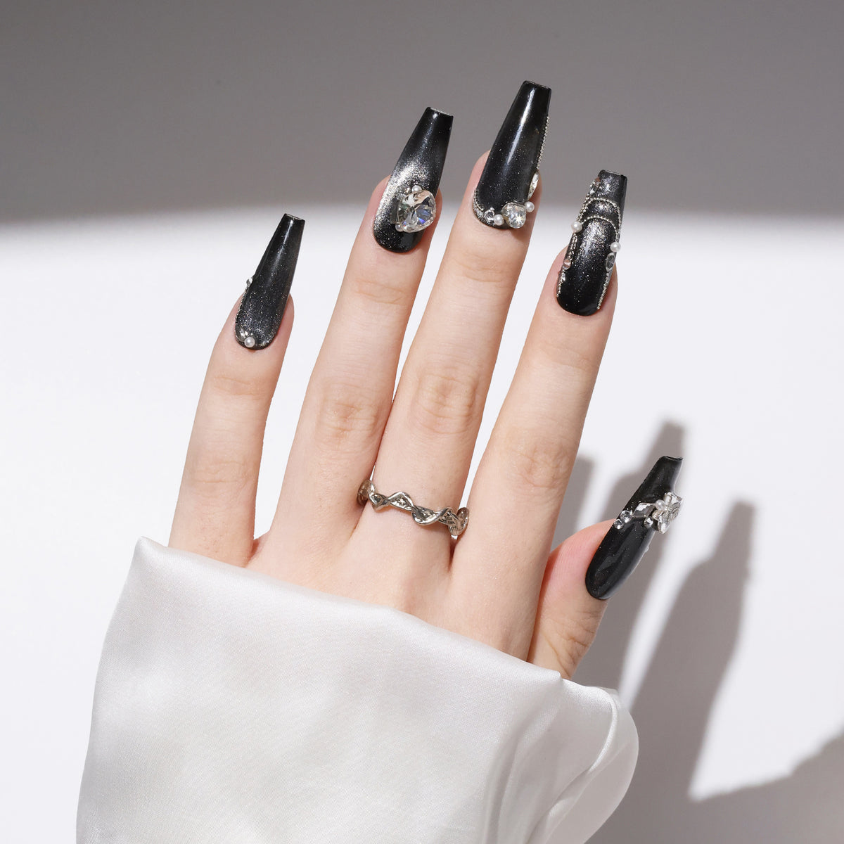 Stunning Black Nail Designs to Try
